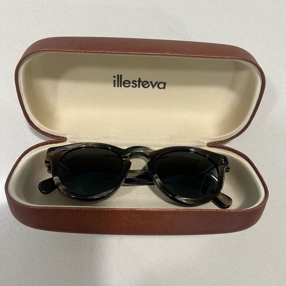 Illesteva Women’s Round Sunglasses